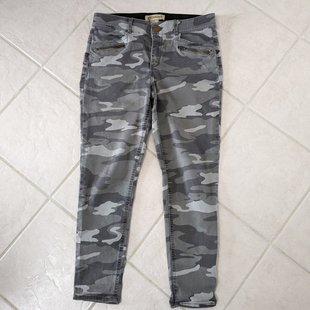 Democracy Jeans - Picture 2 of 5